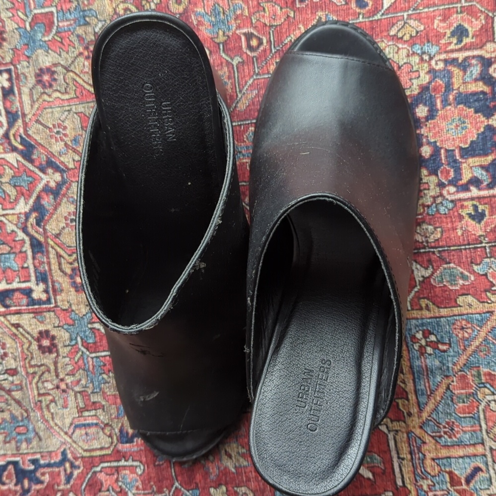 Urban Outfitters Black Open-Toe Mules - Picture 13 of 16
